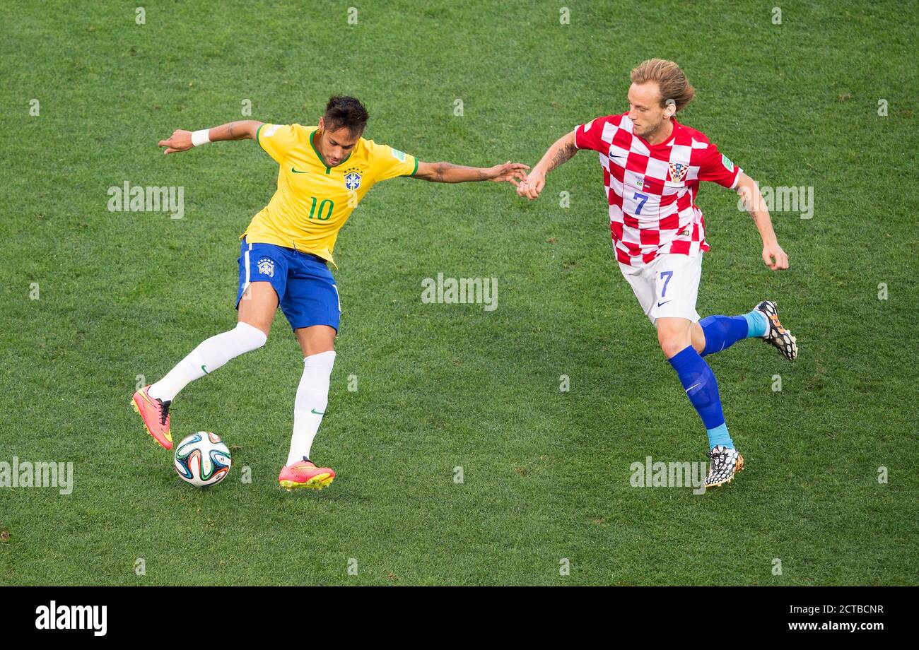 Neymar muestra sus habilidades Brasil contra Coatia Brasil Copa Mundial 2014 - Arena de Sao Paolo Foto: Mark Pain / Alamy Foto de stock