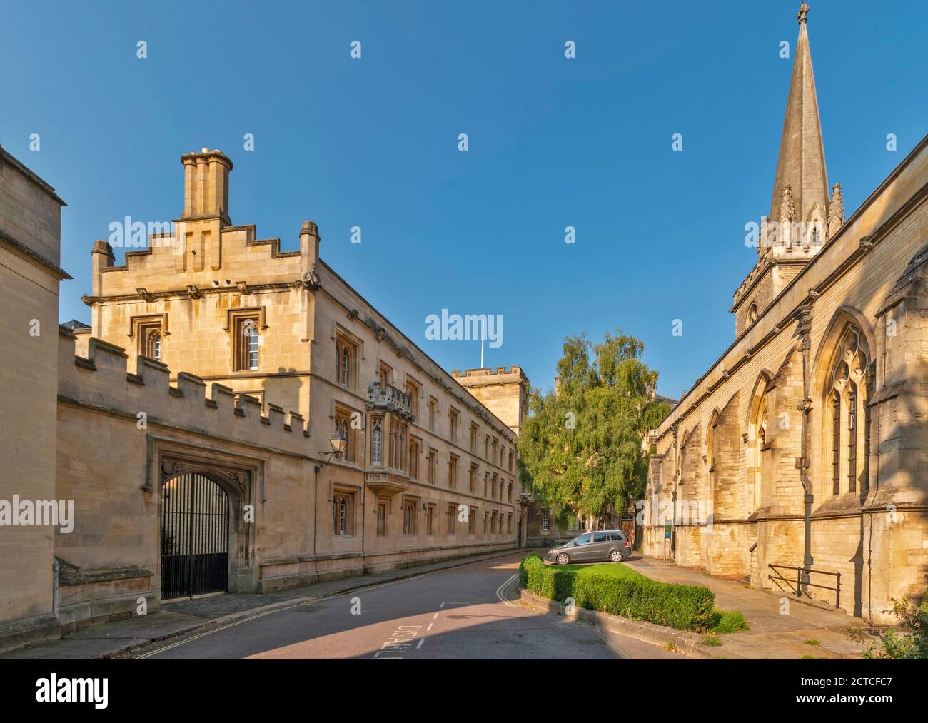 OXFORD CITY ENGLAND PEMBROKE SQUARE Y PEMBROKE COLLEGE Foto de stock