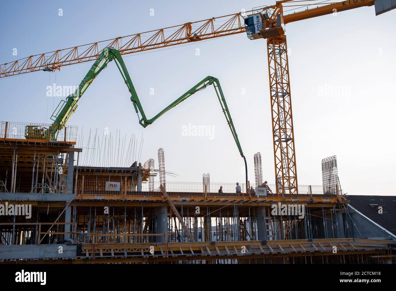 Belgrado, Serbia, 21 de septiembre de 2020: Vista del complejo de apartamentos de construcción en Zemun Foto de stock