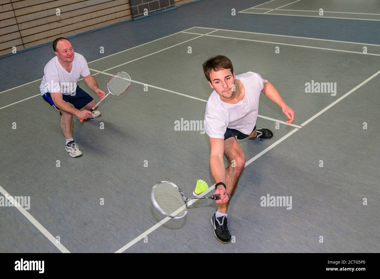Action und Einsatz beim Badminton Foto de stock