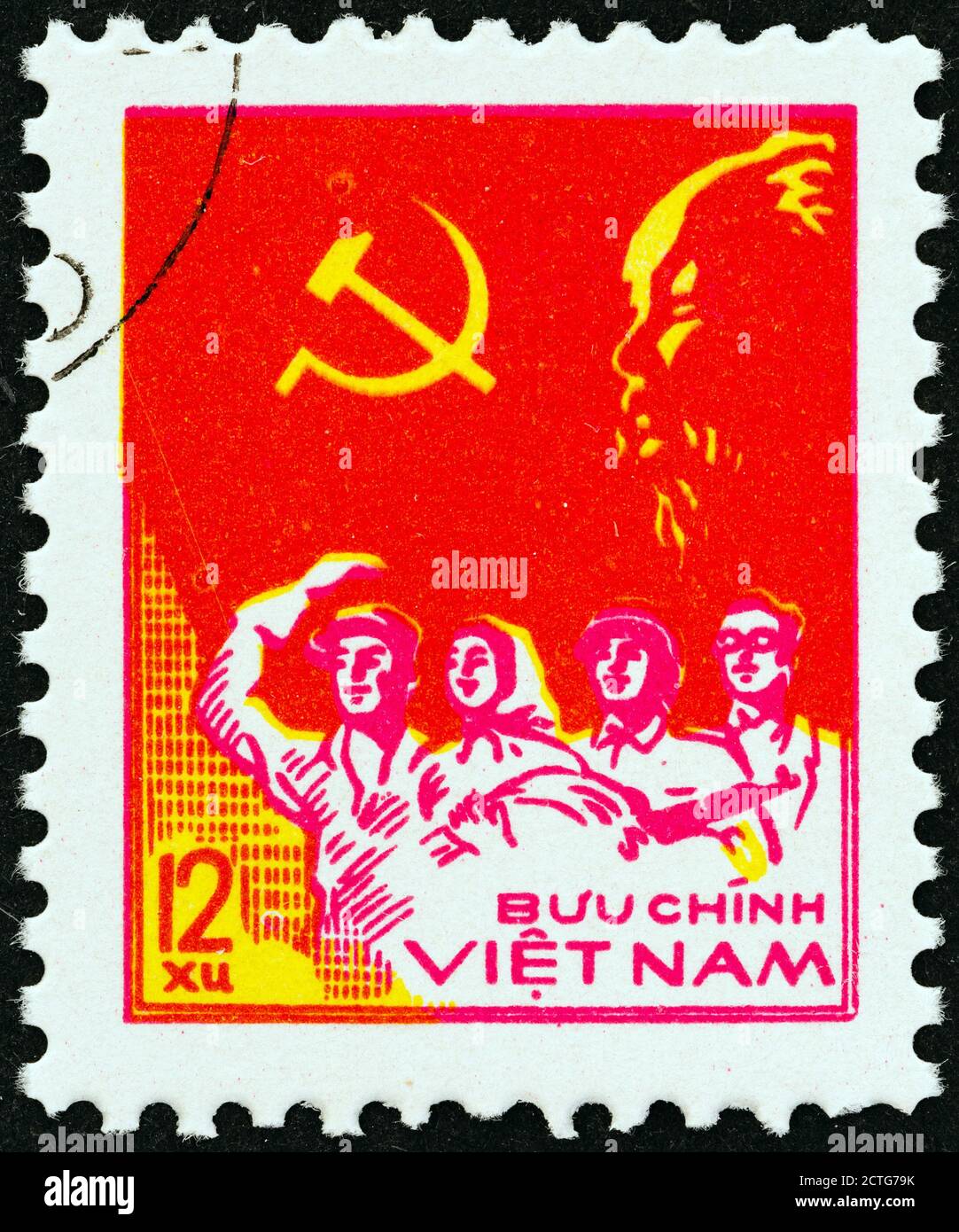 VIETNAM - ALREDEDOR de 1978: Un sello impreso en el norte de Vietnam muestra trabajador, campesino, soldado e intelectual, alrededor de 1978. Foto de stock