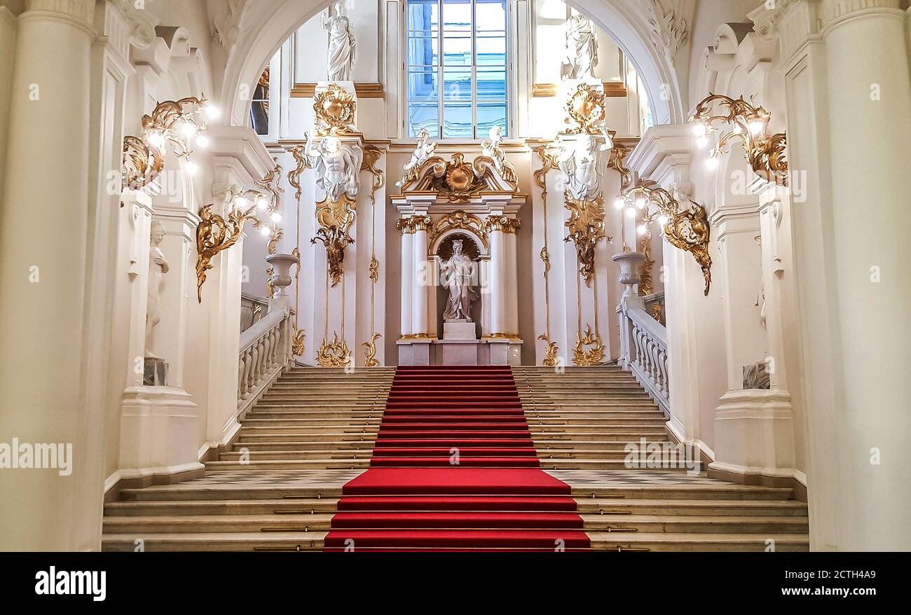 Interior del Hermitage del Estado, un museo de arte y cultura en San Petersburgo, Rusia. Foto de stock