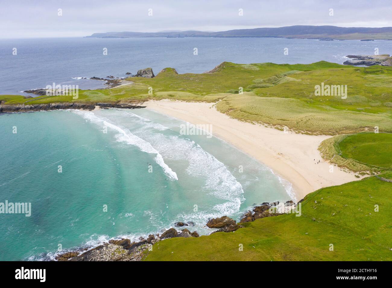Vista de la playa en Wick of Breccon en la isla de Yell, Shetland, Escocia, Reino Unido Foto de stock