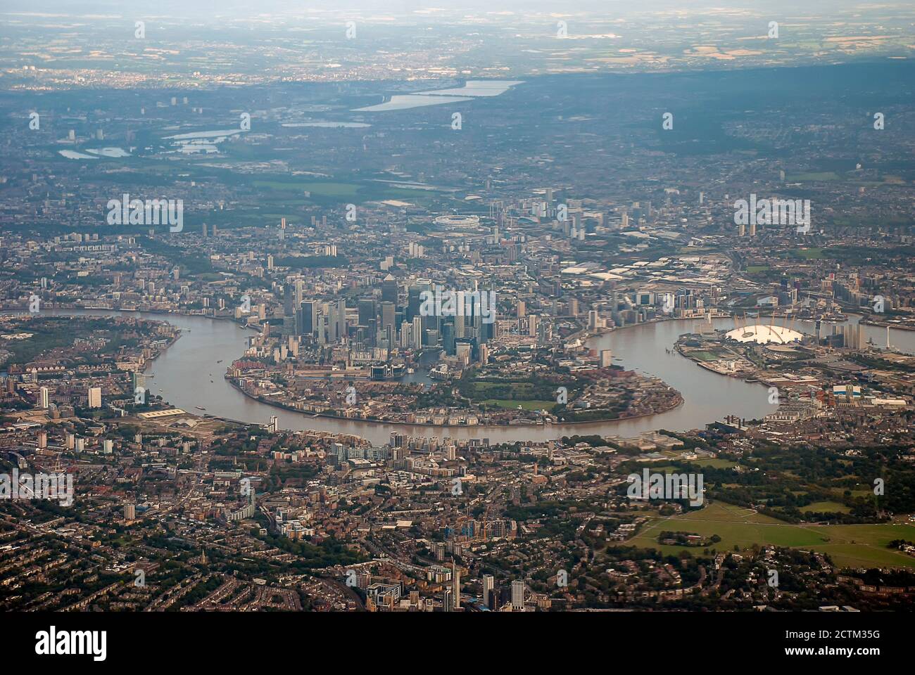 Con vistas a la expansión urbana de la ciudad de Londres desde un avión Foto de stock