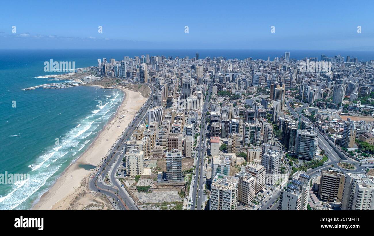 Vista aérea de la ciudad de Beirut Vista del paisaje urbano y playa de arena Foto de stock