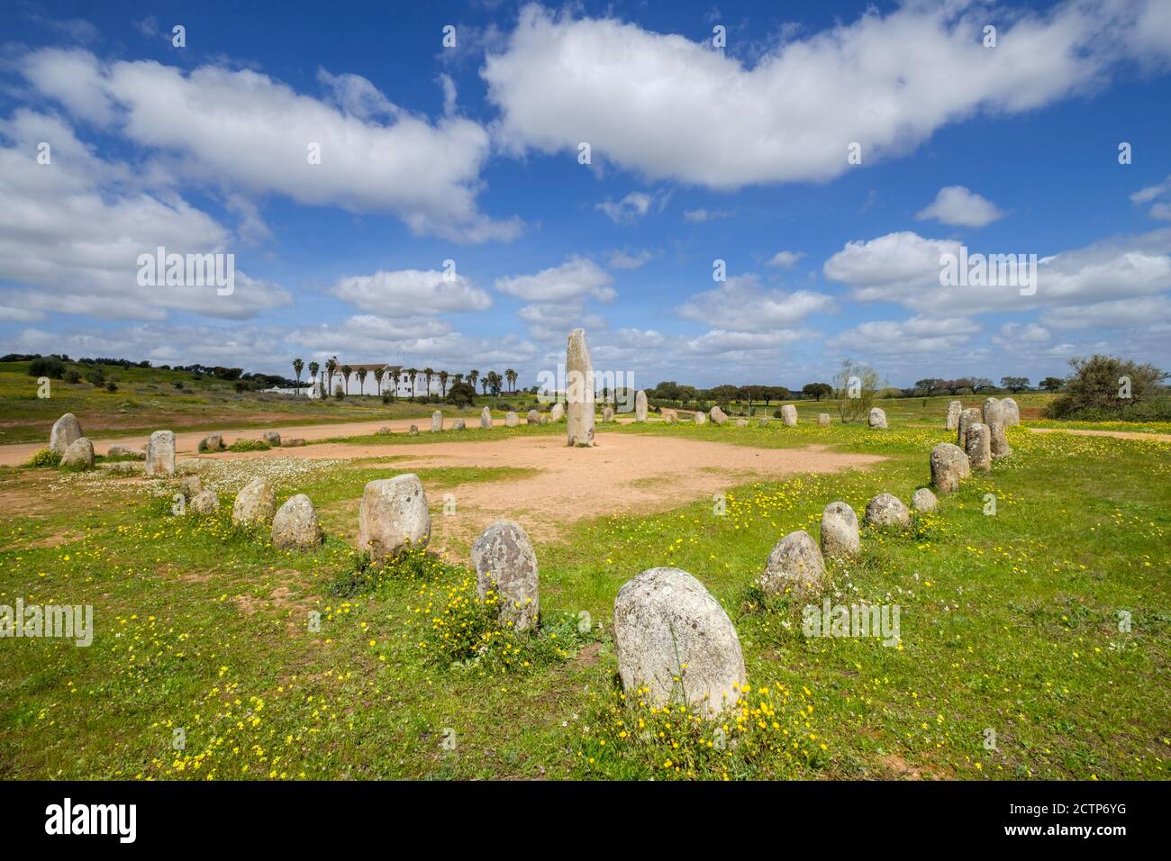 conjunto de menhires, Crómlech de Xerez, Monsaraz, Alentejo, Portugal Foto de stock