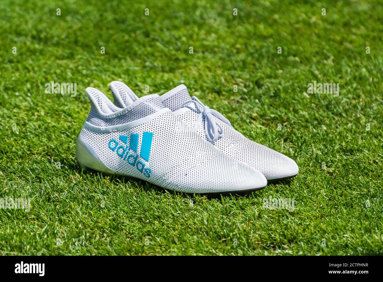 Cambios de genéticamente Pantano Adidas football boots fotografías e imágenes de alta resolución - Alamy