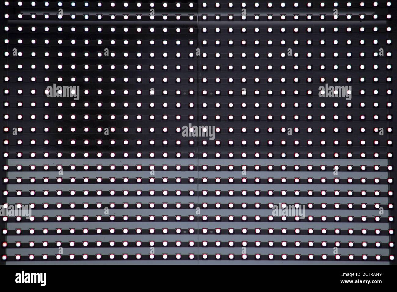 Foto de cerca de un letrero de iluminación LED con mucha luz partículas Foto de stock