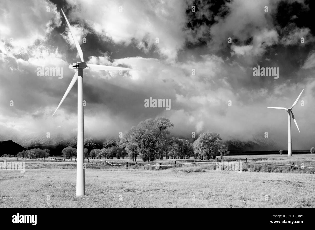 Energía eólica, limpia, renovable Aerogeneradores frente a la Gran gama Teton Foto de stock