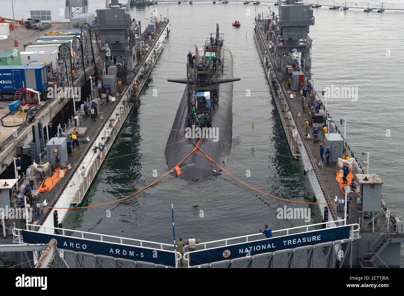 Dique seco flotante arco ardm 5 fotografías e imágenes de alta