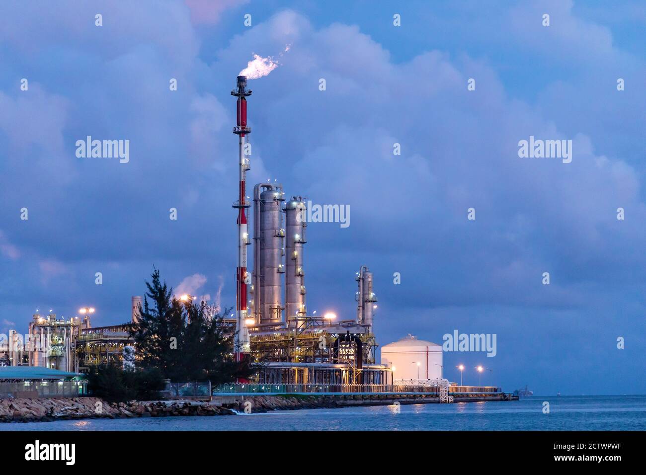 Labuan, Malasia: Petronas Chemicals Methanol planta de Labuan 2 Foto de stock