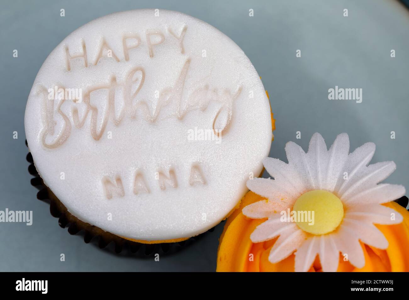 Feliz cumpleaños cupcakes Nana Foto de stock