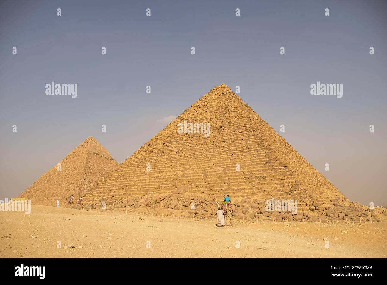 Vista panorámica desde el desierto de Giza, Arquitectura y lugar histórico desde Egipto, el Cairo 2018 Foto de stock