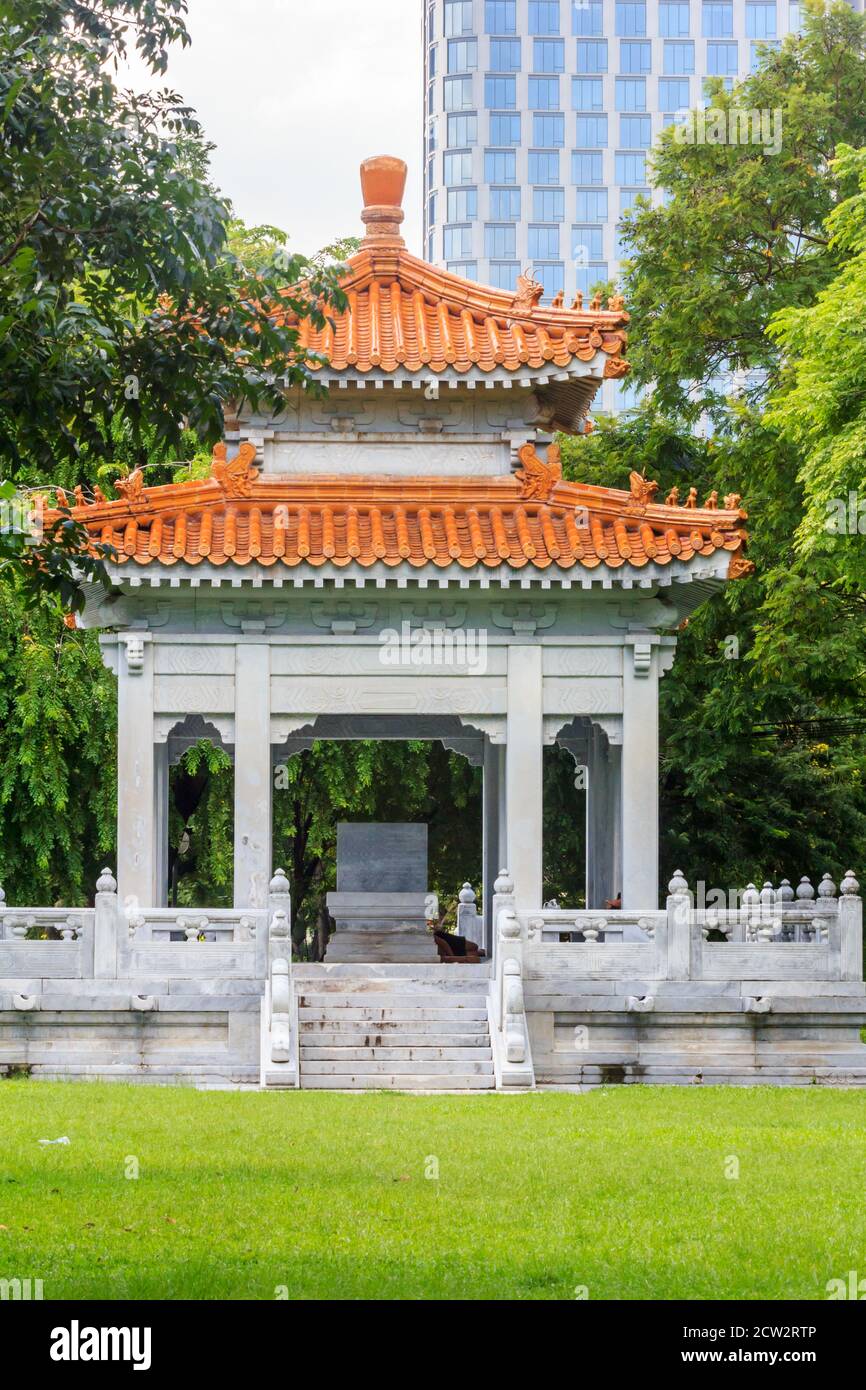 Pabellón de la Amistad China Tailandesa en el Parque Lumphini, Bangkok, Tailandia Foto de stock