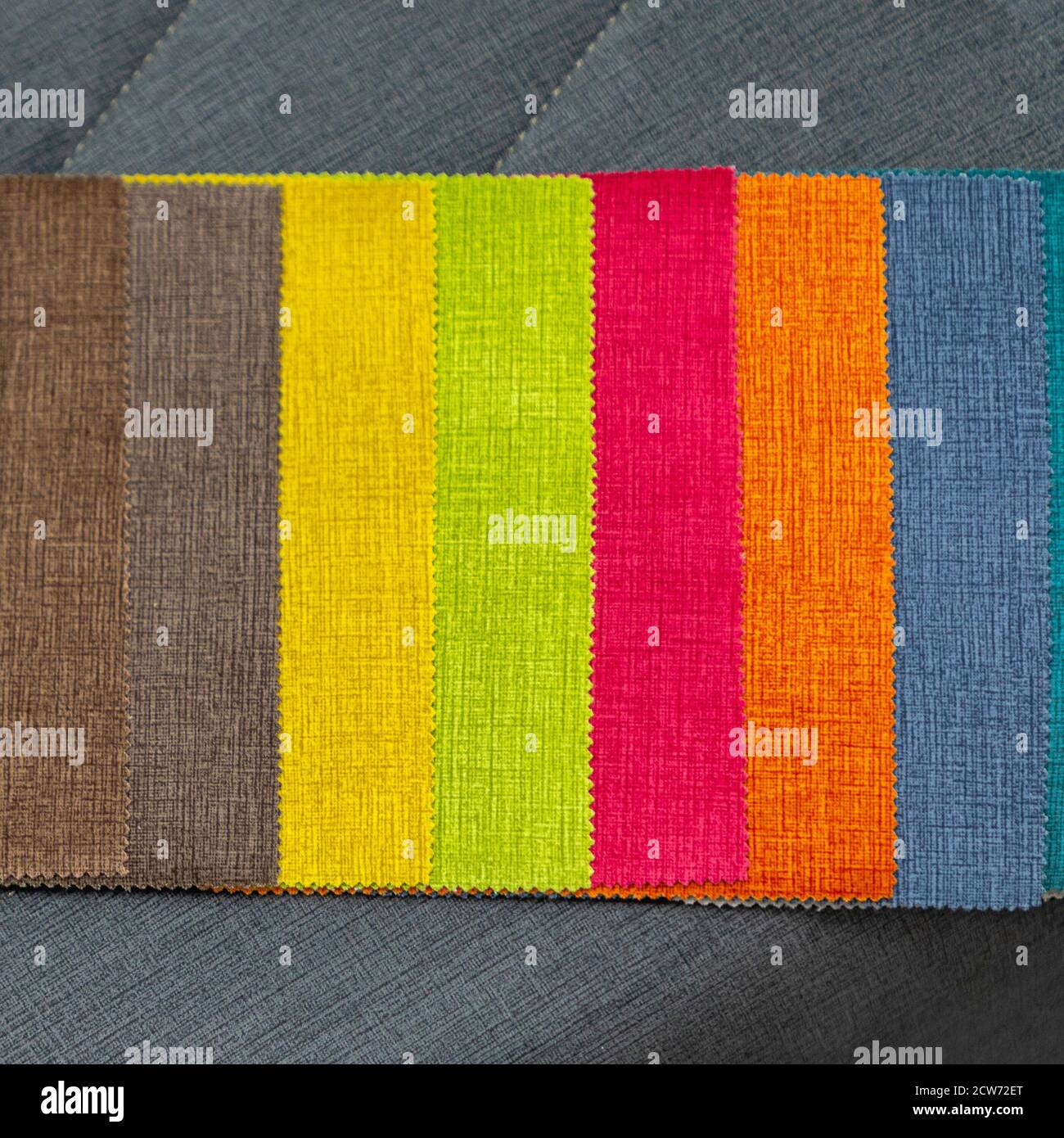 Muestrario de materiales textiles de color para la industria de la ropa  Fotografía de stock - Alamy