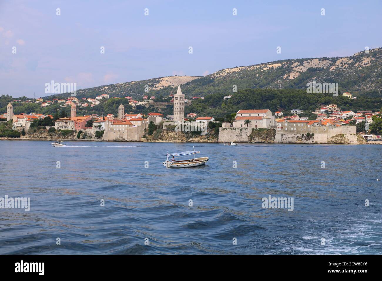 Vista del casco antiguo de la isla Rab Croacia Foto de stock