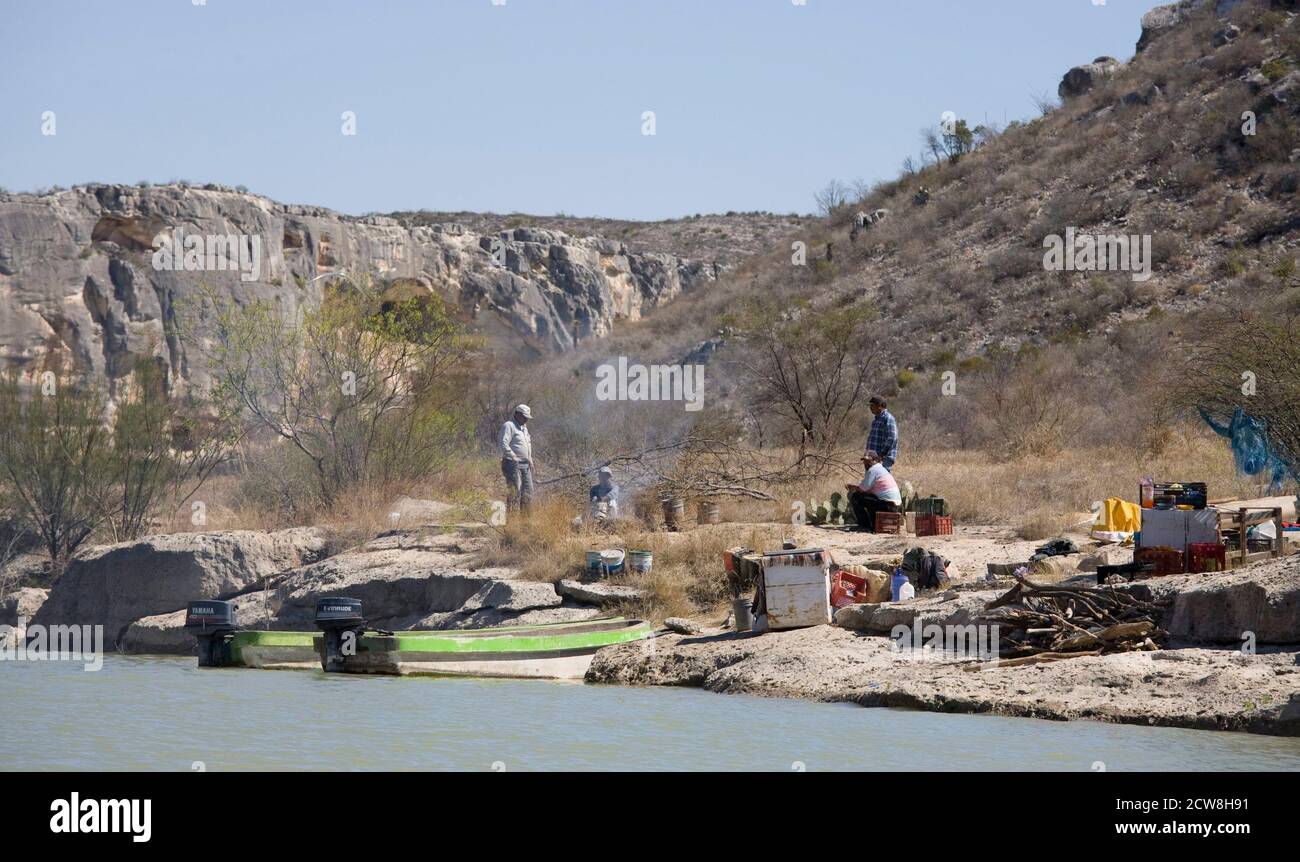 Patrullas fluviales fotografías e imágenes de alta resolución Alamy