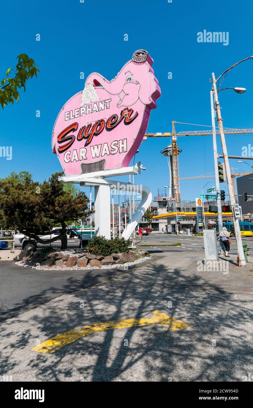 El cartel de Pink Elephant Car Wash en Aurora, 7th Avenue, y Denny en  Belltown, Seattle, Washington Fotografía de stock - Alamy