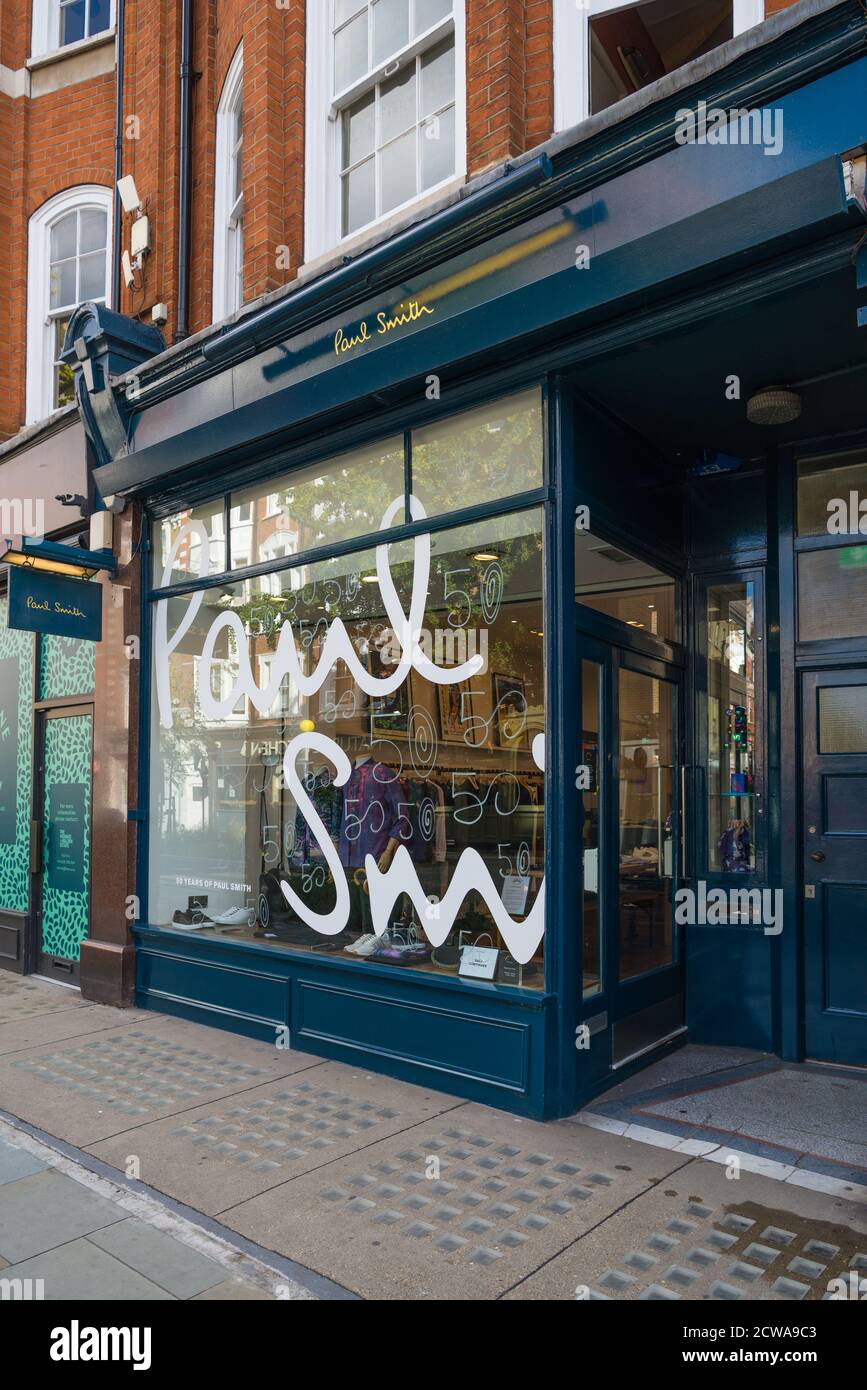 Paul Smith tienda de ropa de diseño en Marylebone High Street. La ventana  de la tienda está decorada para conmemorar el 50 aniversario de la Marca.  Londres, Inglaterra, Reino Unido Fotografía de