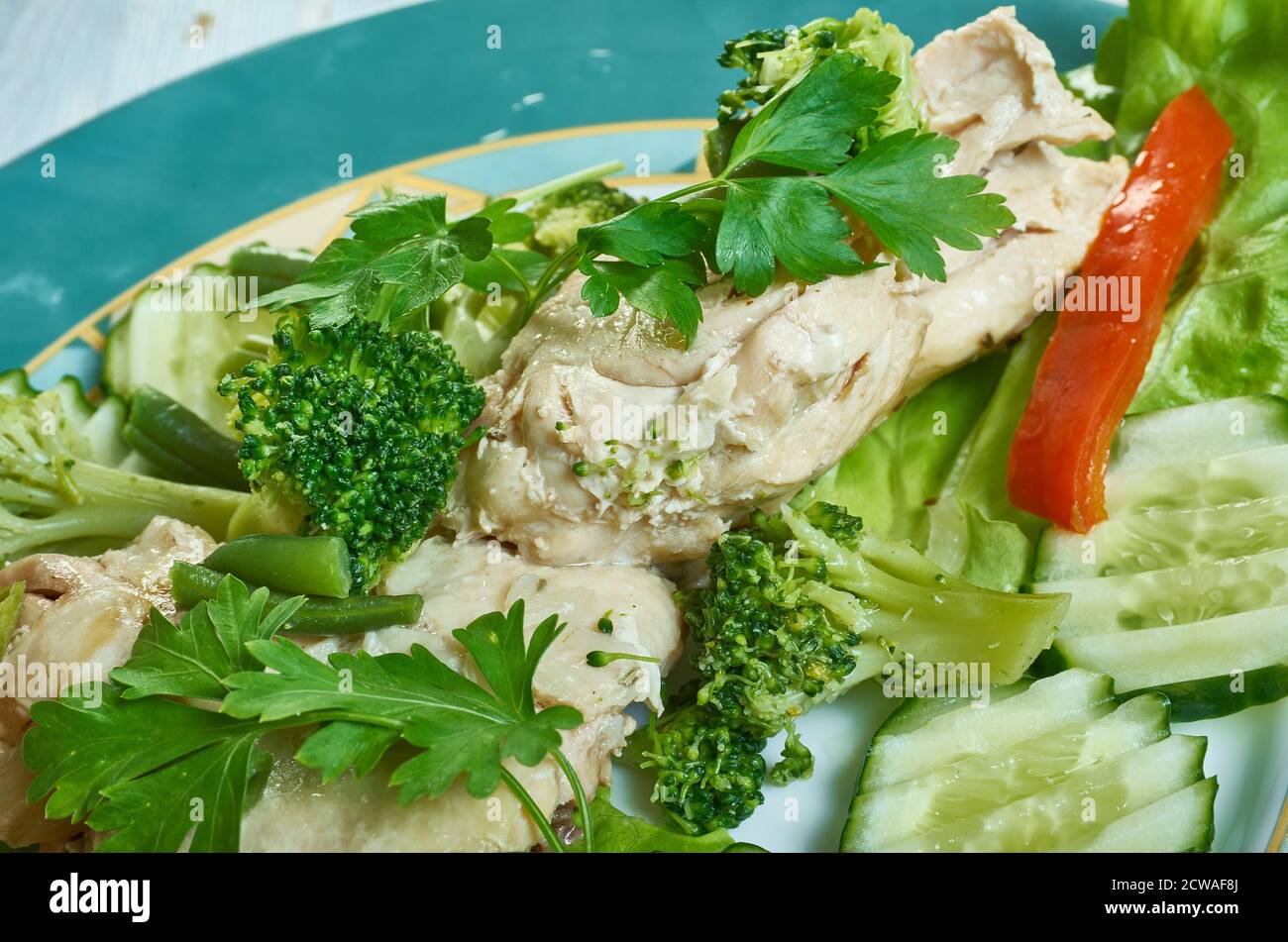Ensaladas templadas de pollo - ensalada mixta de pollo caliente Foto de stock