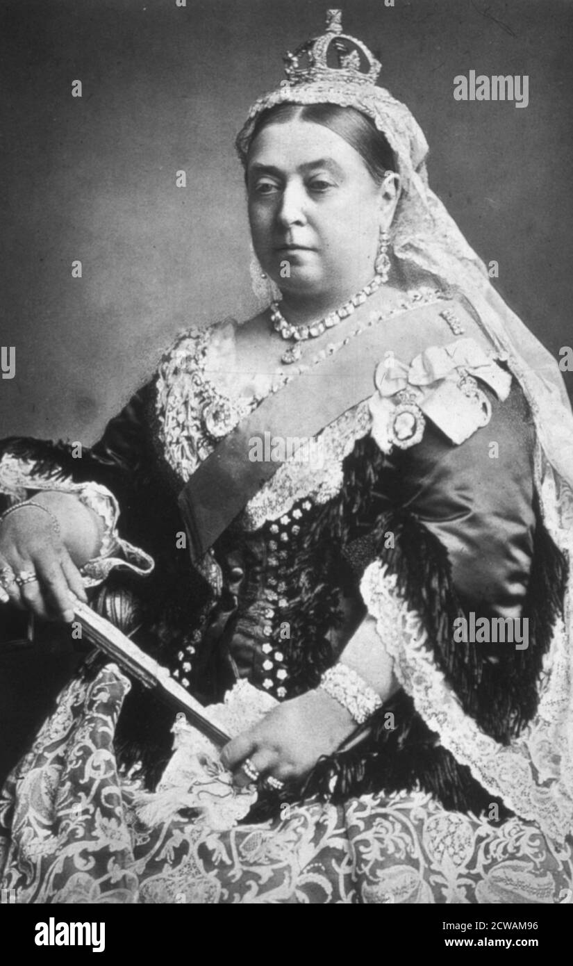 la reina victoria del reino unido con la corona de diamantes en el año de su jubileo de oro, 1887 Foto de stock