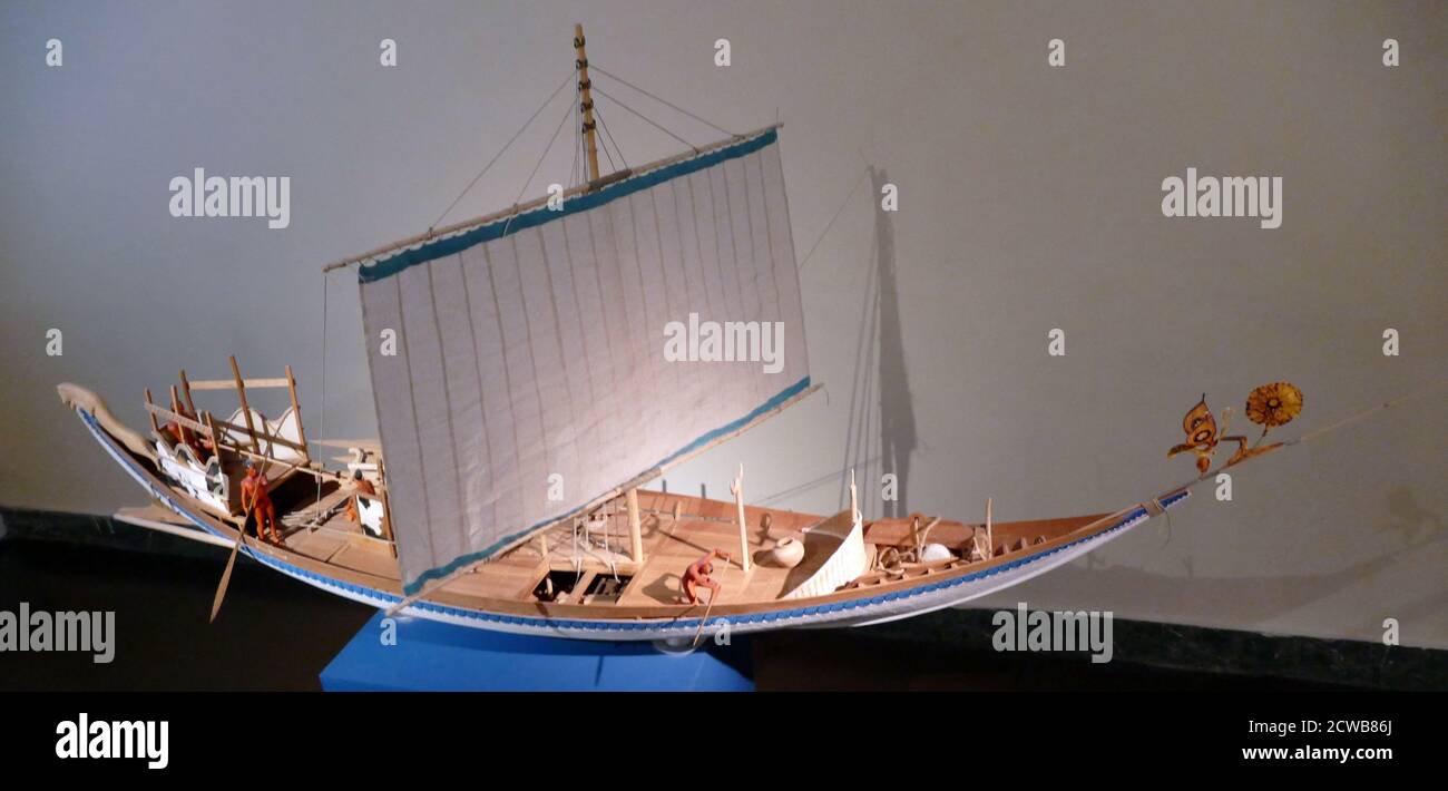 Modelo de un antiguo barco egipcio que fue propulsado por el remo. Foto de stock