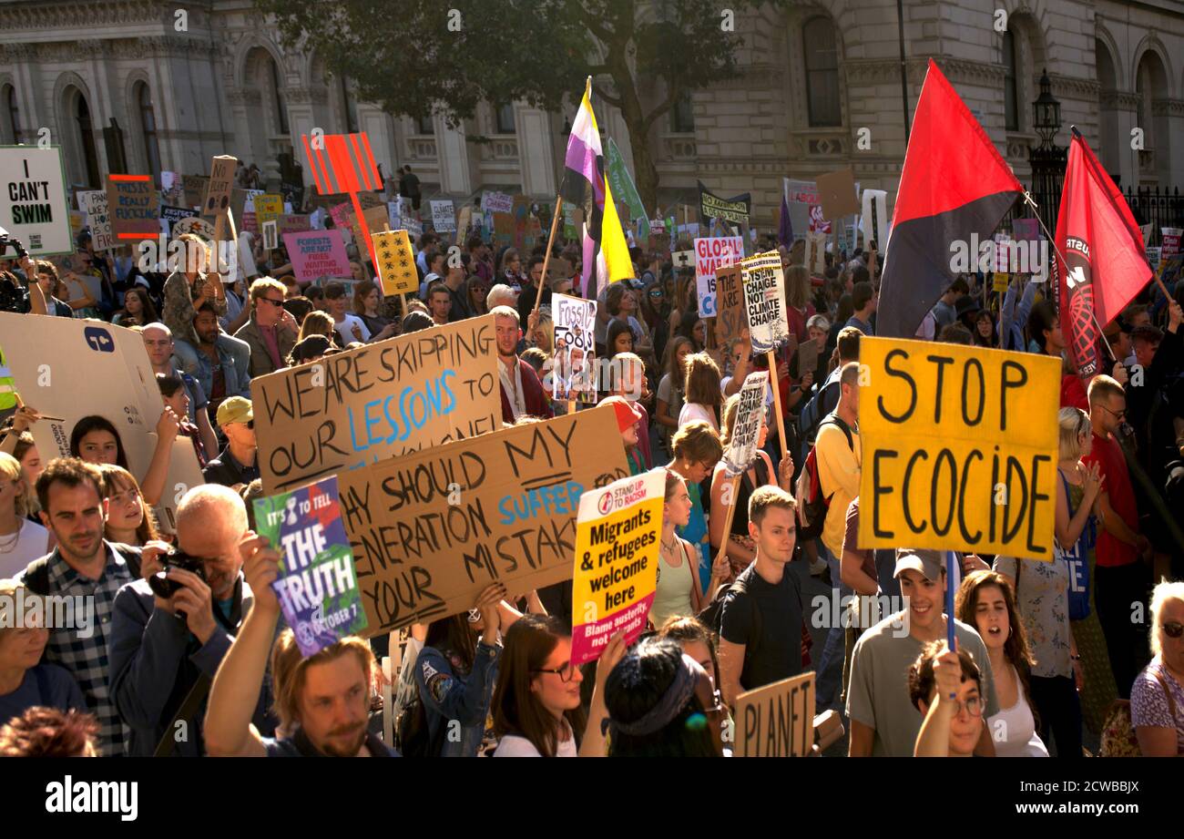 Manifestación de emergencia climática en Londres, 26 de septiembre de 2019. Las huelgas climáticas de septiembre de 2019, (Semana Mundial para el futuro), fueron una serie de huelgas y protestas internacionales para exigir que se tomen medidas para abordar el cambio climático. Las huelgas tuvieron lugar el 20-27 de septiembre. Las protestas tuvieron lugar en 4,500 localidades de 150 países. Foto de stock