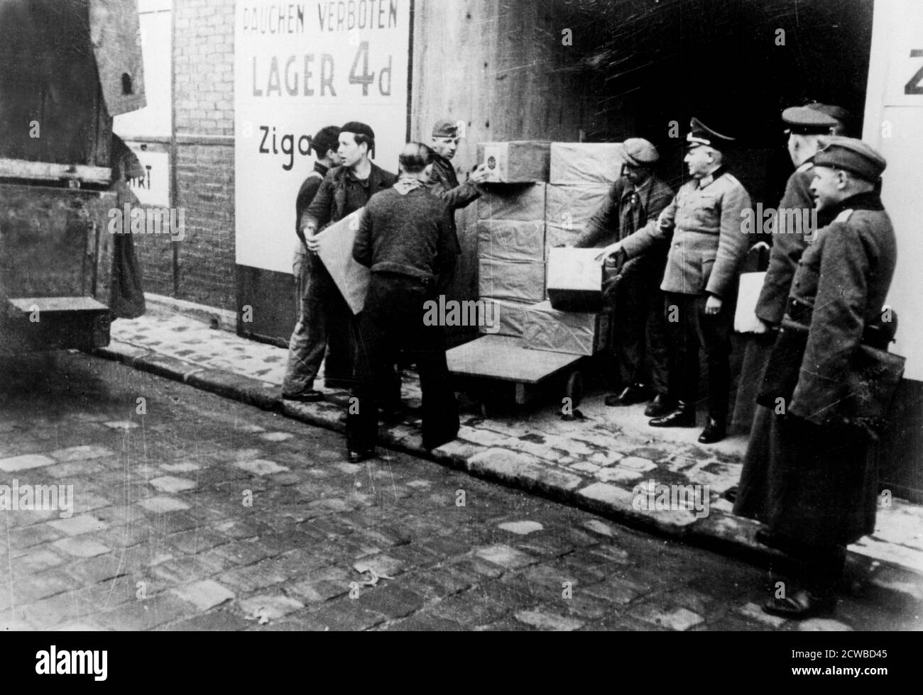 Almacén de suministros alemán, ocupado en París, febrero de 1941. El fotógrafo es desconocido. Foto de stock
