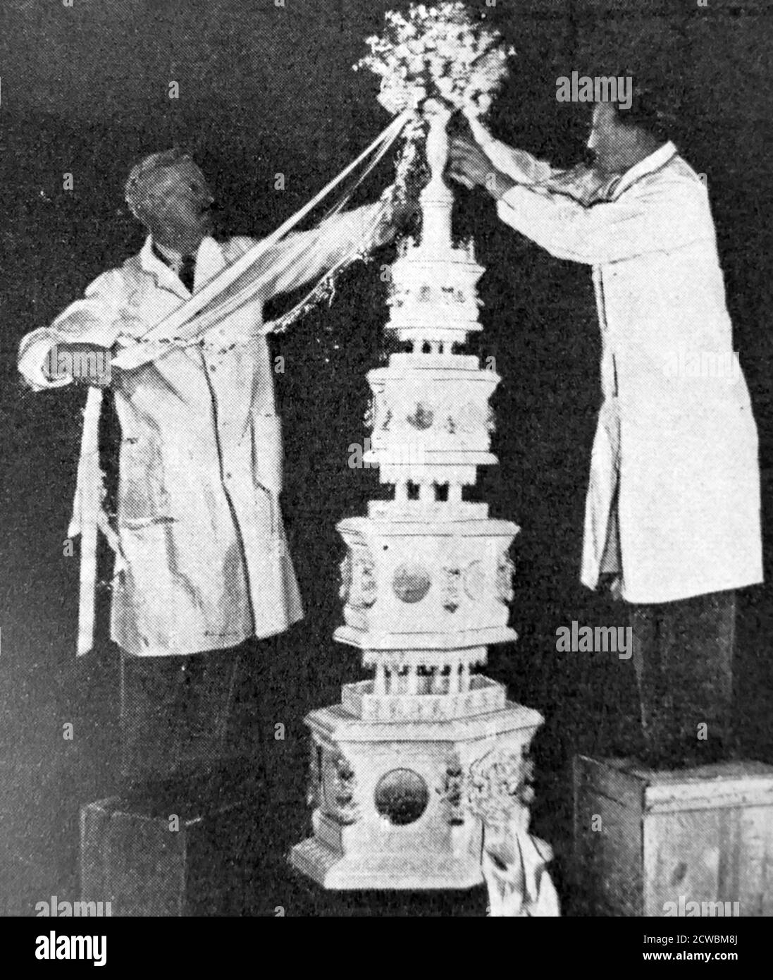 Foto en blanco y negro del pastel de boda para el matrimonio del príncipe Jorge, duque de Kent (1902-1942) y princesa Marina de Grecia (1906-1968); el matrimonio tuvo lugar el 29 de noviembre de 1934. Foto de stock