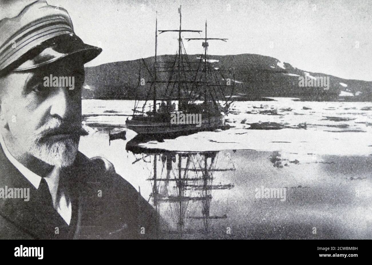 ¿Fotografía en blanco y negro sobre el naufragio del barco Pourquois-Pas? Cerca de Islandia, capitaneado por Jean-Baptiste Charcot (1867-1936); un retrato de Charcot. ¿Pourquoi Pas? IV fue el cuarto buque construido para Jean-Baptiste Charcot, que completó la segunda expedición Charcot de las regiones antárticas de 1908 a 1910. Charcot murió a bordo cuando el barco naufragó el 16 de septiembre de 1936, frente a la costa de Islandia. De los cuarenta hombres a bordo, solo uno sobrevivió. Foto de stock