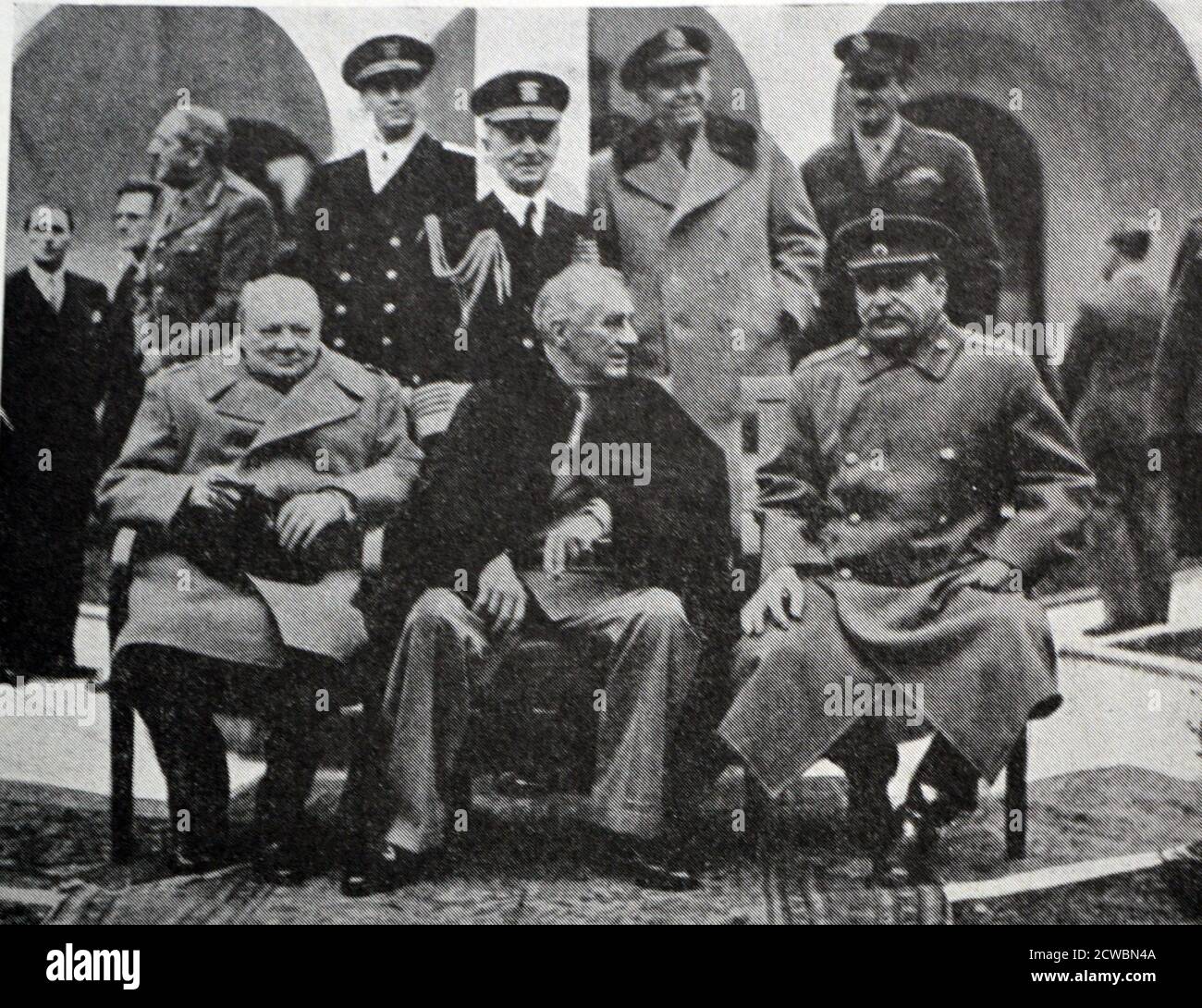 Fotografía en blanco y negro de la Segunda Guerra Mundial (1939-1945) que muestra a tres líderes sentados en la Conferencia de Yalta, que tuvo lugar el 4-12 de febrero de 1945: El primer Ministro británico Sir Winston Churchill (1874-1965), el Presidente estadounidense Franklin D. Roosevelt (1882-1945) y el líder soviético Josef Stalin (1878-1953). Foto de stock