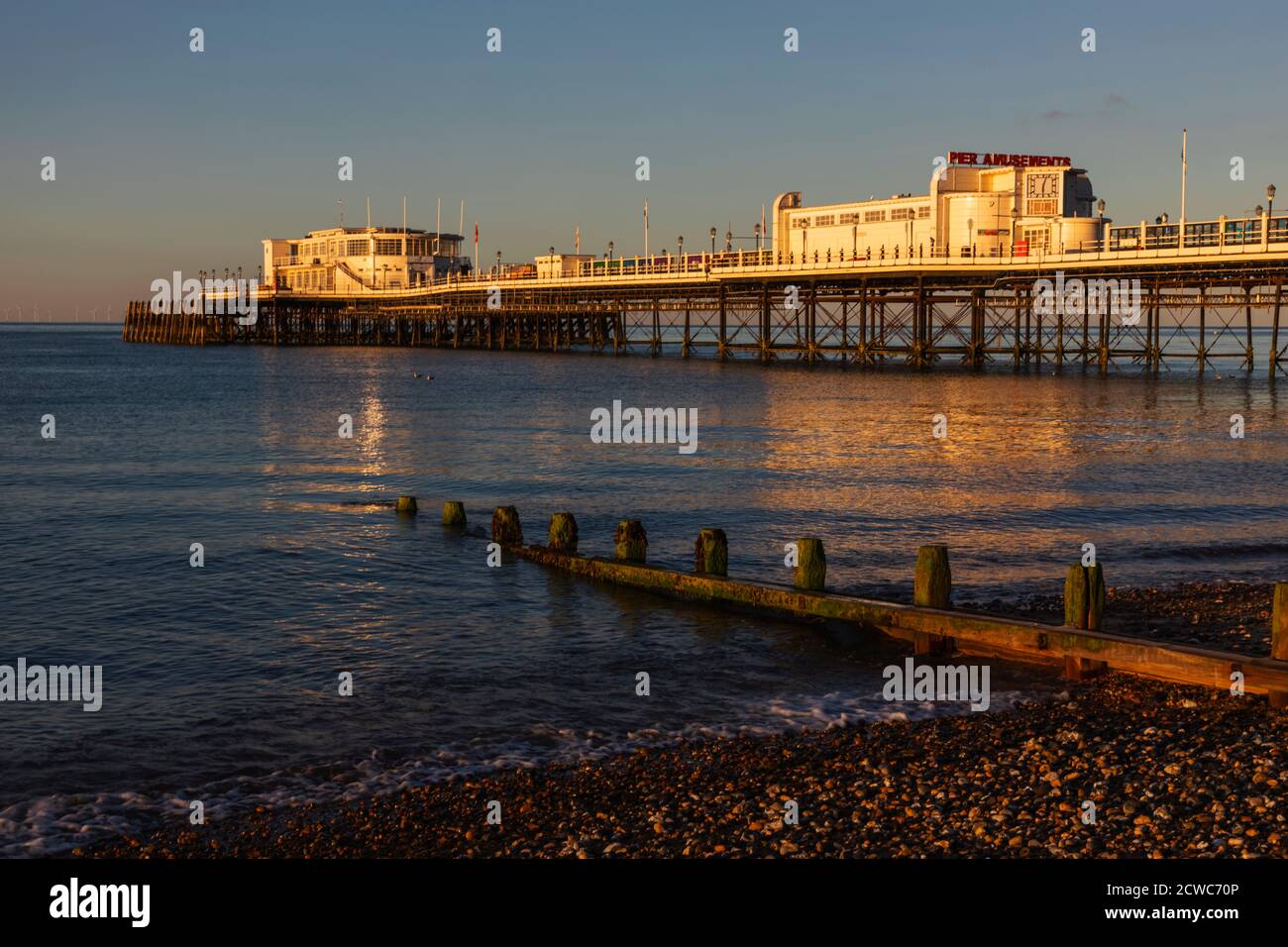Inglaterra, West Sussex, Worthing, Worthing Beach y Pier Foto de stock