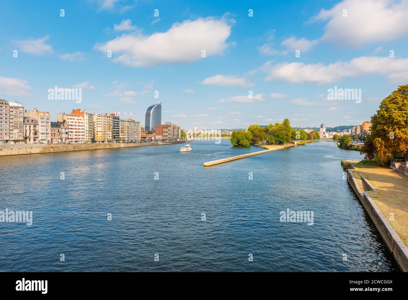 Vista sobre Lieja y el río Meuse en Bélgica Foto de stock
