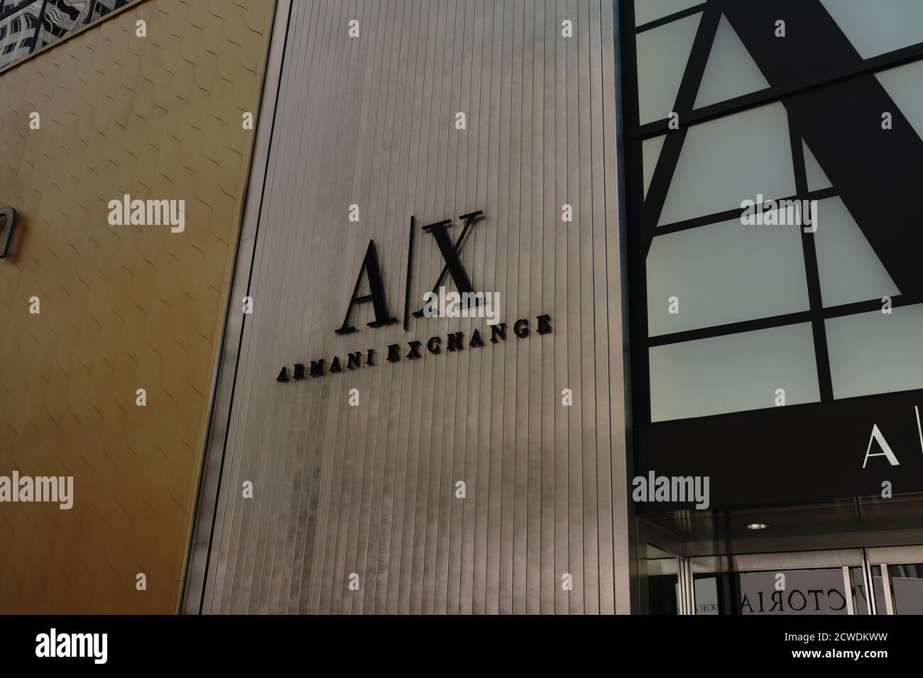 Logo de armani exchange fotografías e imágenes de alta resolución - Alamy