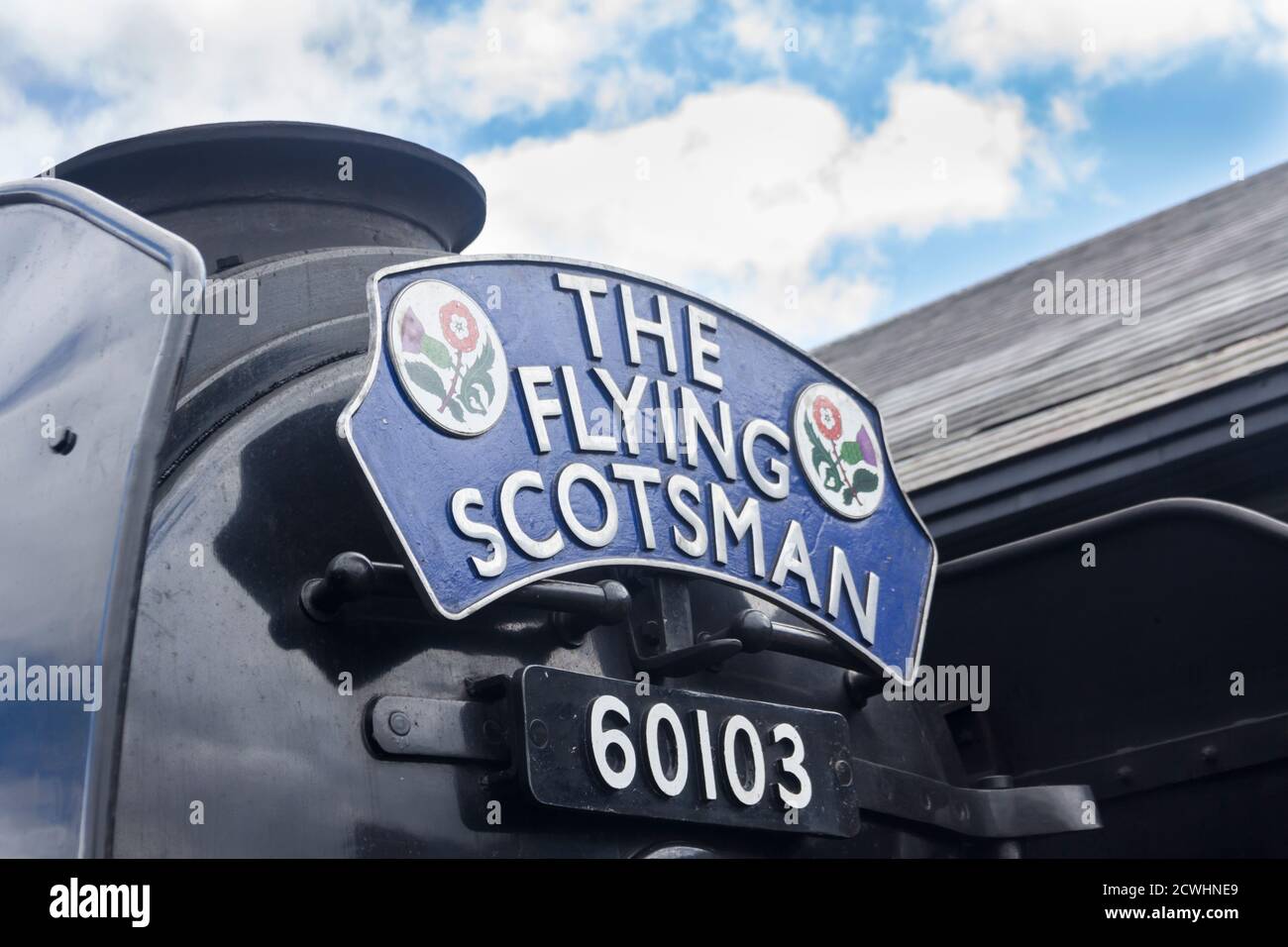 Cabecera de tren de 'The Flying Scotsman', denotando el título del tren nombrado, llevado en la puerta de la máquina de humo de la locomotora de vapor Flying Scotsman. Foto de stock
