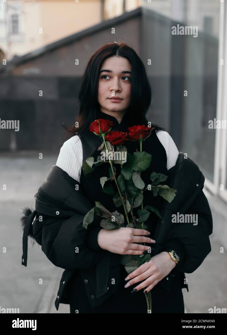 Chica vestida de negro fotografías e imágenes de alta resolución - Alamy