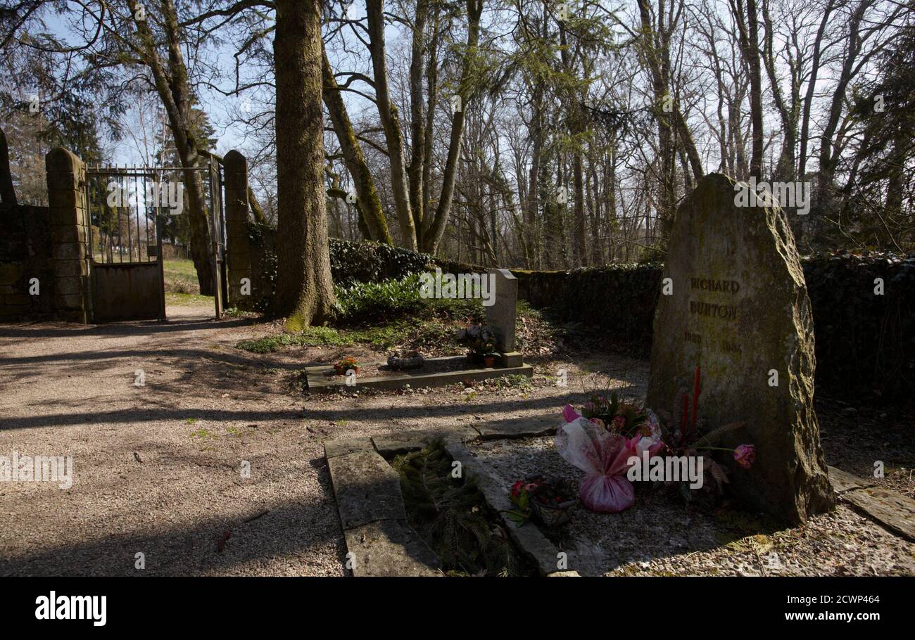 The grave of the late actor Richard Burton is pictured in the old cemetery  in Celigny, 20 km (12 miles) east of Geneva March 24, 2011. Actress  Elizabeth Taylor, who died on