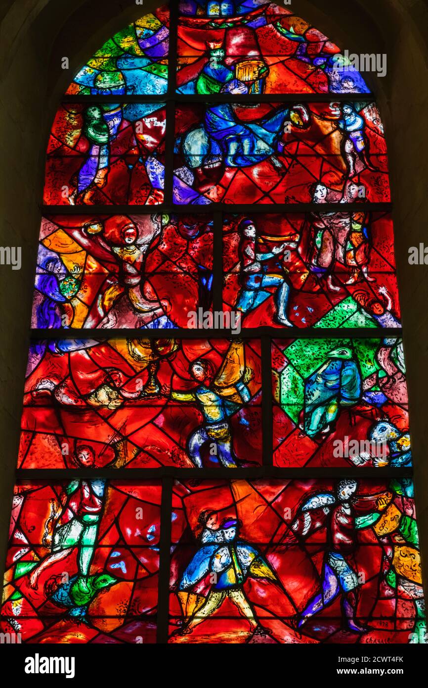 Inglaterra, West Sussex, Chichester, Catedral de Chichester, la ventana de Chagall Foto de stock