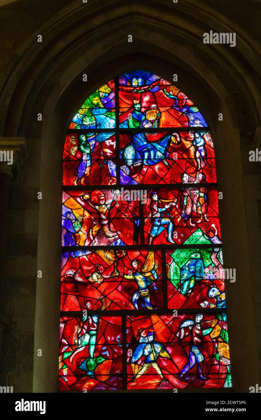 Inglaterra, West Sussex, Chichester, Catedral de Chichester, la ventana de Chagall Foto de stock