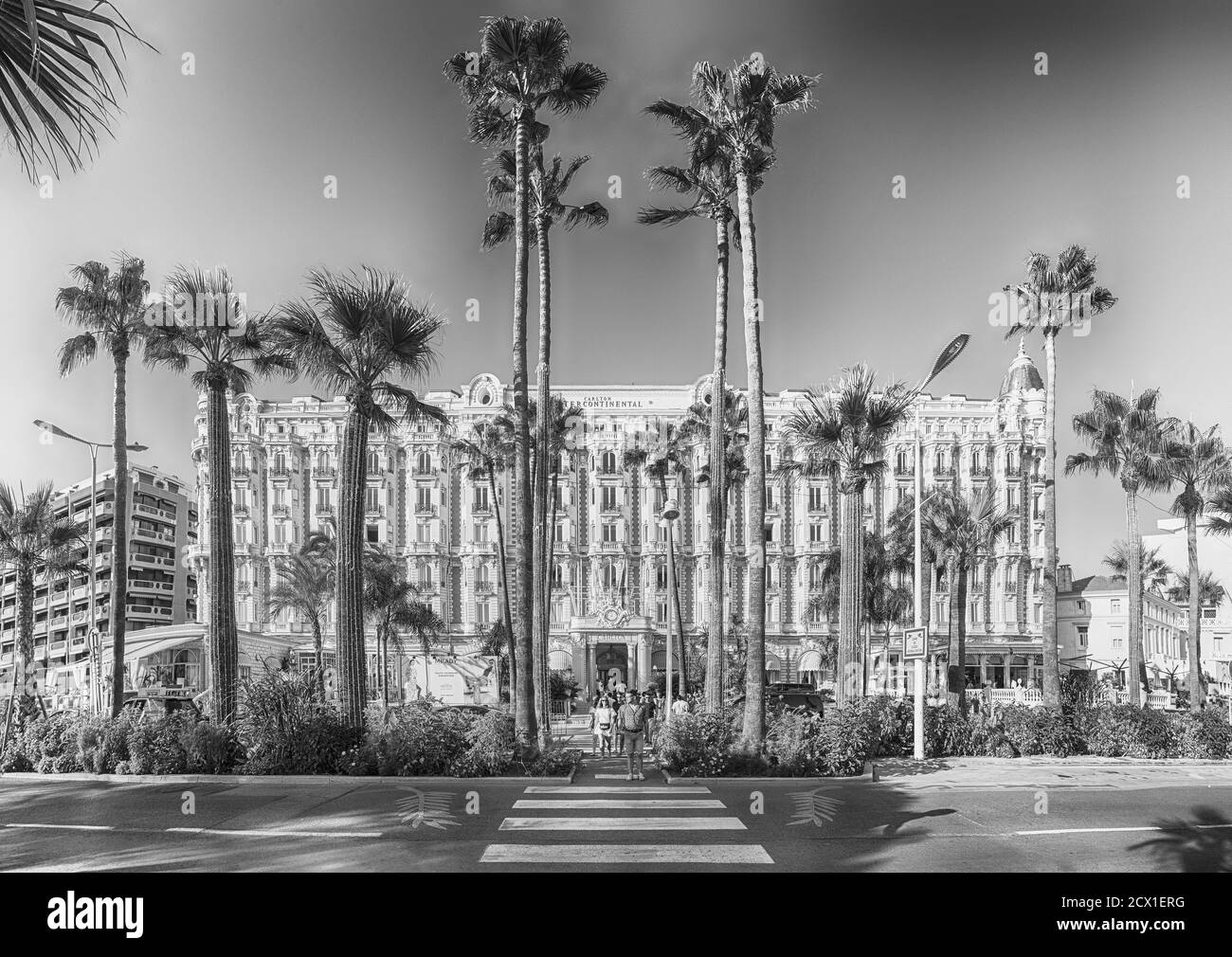 CANNES, FRANCIA - AGOSTO 15: El Intercontinental Carlton Hotel en Cannes, Costa Azul, Francia, visto el 15 de agosto de 2019. Es un hotel de lujo construido Foto de stock