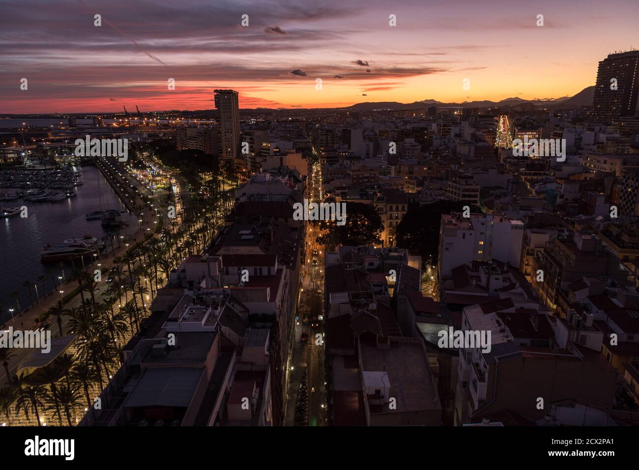 Alicante por la noche Foto de stock