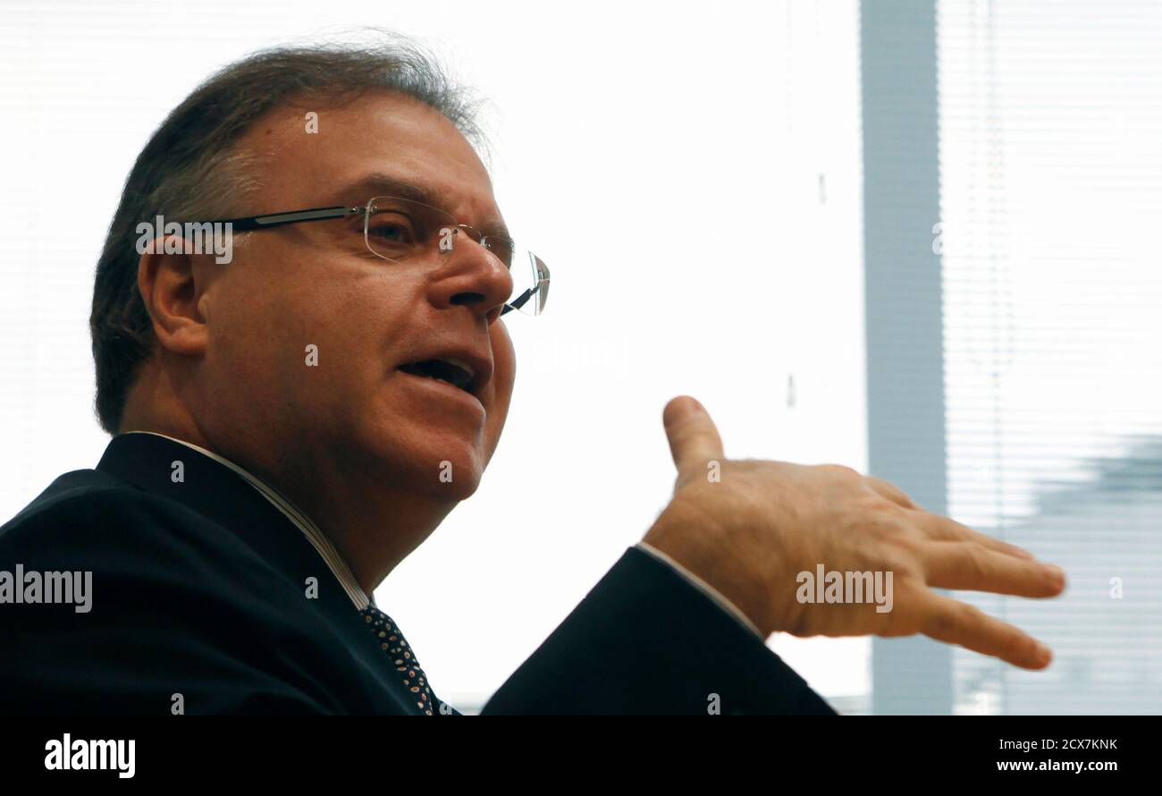 Britaldo Soares Chief Executive Officer of Brazil's largest power distribution company, AES Eletropaulo speaks during the Reuters Latam Investment Summit 2012 in Sao Paulo June 1, 2012. REUTERS/Paulo Whitaker (BRAZIL - Tags: BUSINESS) Foto de stock
