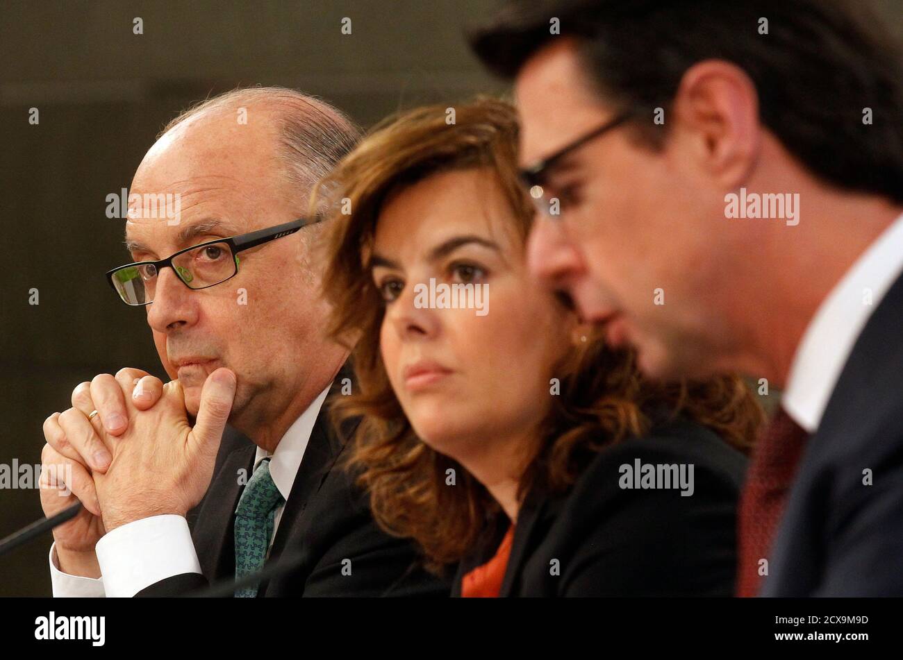 Cristobal Soria Fotos E Imagenes De Stock Alamy Jajaja definitivamente mi tio es un cachondo y quiere que marque el gran vinicius jnr.jaja #miapuesta de @williamhilles es que marque su. https www alamy es l r el ministro de hacienda y administracion publica de espana cristobal montoro el viceprimer ministro ministro de presidencia y portavoz del gobierno soraya saenz de santamaria y el ministro de industria comercio y turismo jose manuel soria asisten a una conferencia de prensa conjunta tras una reunion del gabinete en el palacio de moncloa de madrid el 30 de marzo de 2012 reuters andrea comas espana tags politica de viajes de negocios image377612297 html