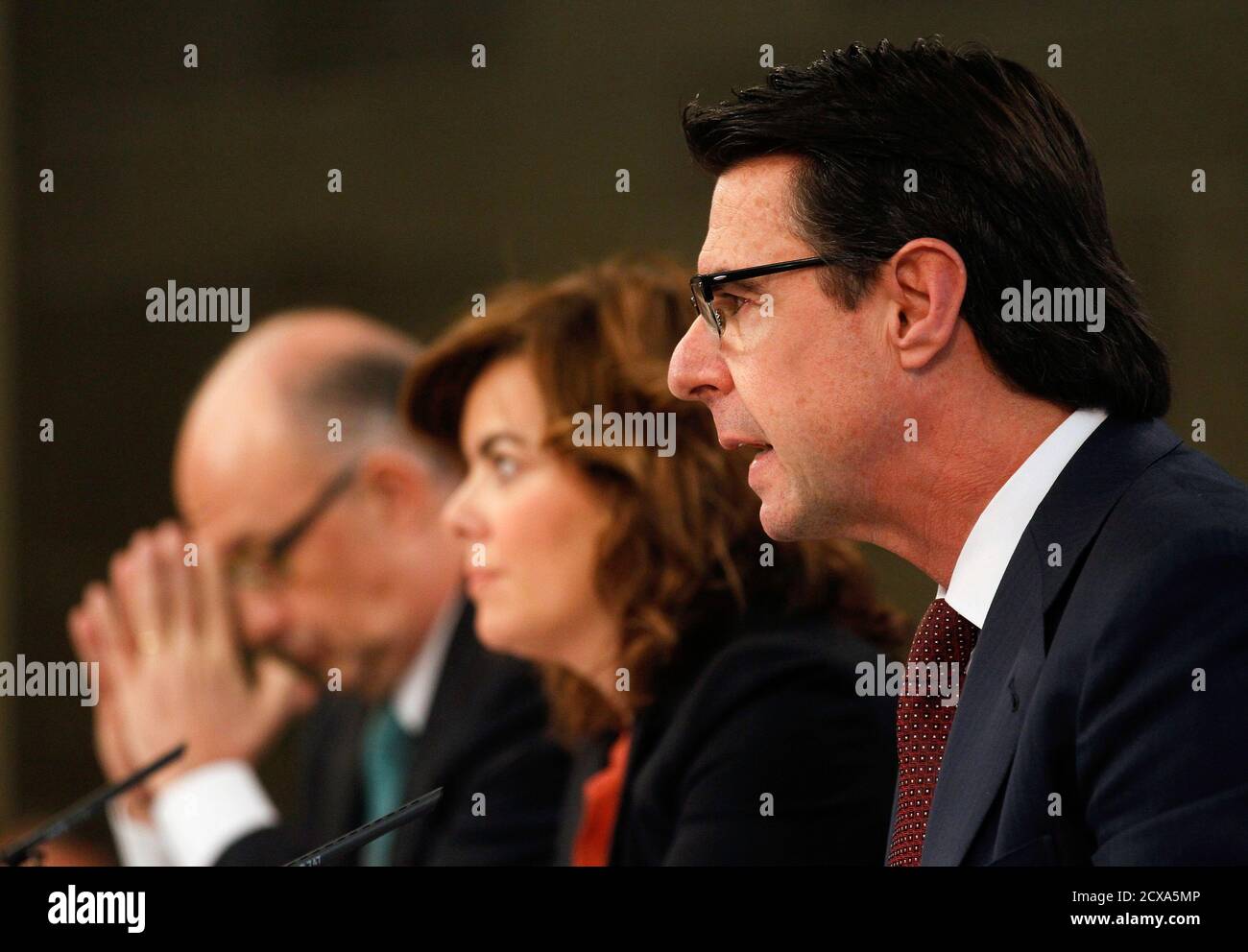 Cristobal Soria Fotos E Imagenes De Stock Alamy Gala évora debuta como la faraona, junto a ana fernández y josé luis garcía pérez. https www alamy es l r el ministro de hacienda y administracion publica de espana cristobal montoro el viceprimer ministro ministro de presidencia y portavoz del gobierno soraya saenz de santamaria y el ministro de industria comercio y turismo jose manuel soria asisten a una conferencia de prensa conjunta tras una reunion del gabinete en el palacio de moncloa de madrid el 30 de marzo de 2012 reuters andrea comas espana tags politica de viajes de negocios image377622806 html