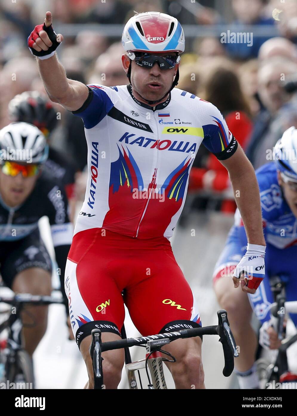 El jinete del equipo Katusha Alexander Kristoff de Noruega celebra ganar la  103ra carrera de ciclismo Scheldeprijs/Grand Prix de l'Escaut en Schoten el  8 de abril de 2015. REUTERS/Francois Lenoir Fotografía de