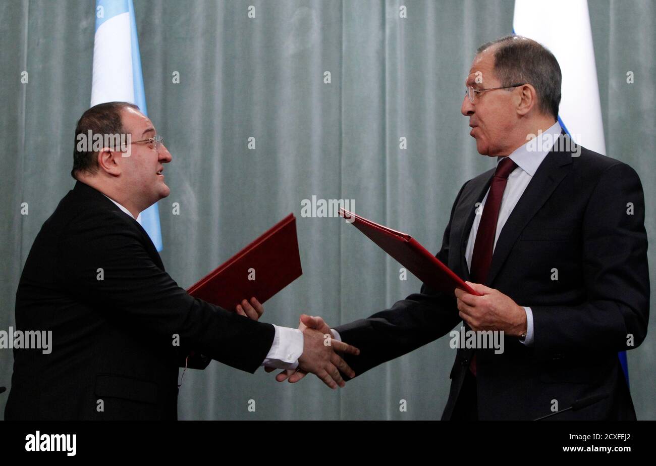Russia's Foreign Minister Sergei Lavrov (R) exchanges documents with his  Guatemalan counterpart Luis Fernando Carrera Castro during a press  conference after a meeting in Moscow November 27, 2013. REUTERS/Maxim  Shemetov (RUSSIA -