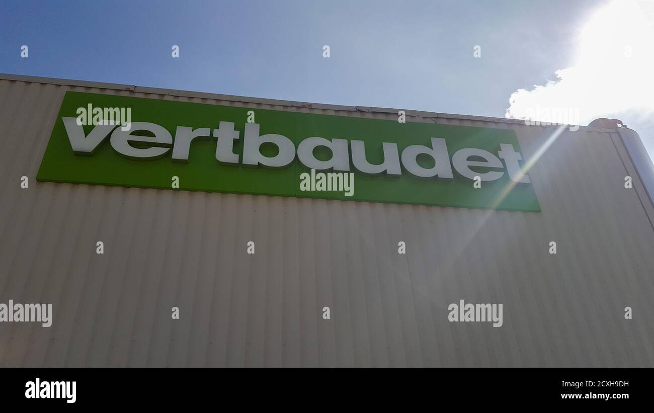 Burdeos , Aquitania / Francia - 09 26 2020 : logotipo de vertbaudet y signo  de texto frente de la tienda de la construcción de moda tienda de ropa  empresa Fotografía de stock - Alamy