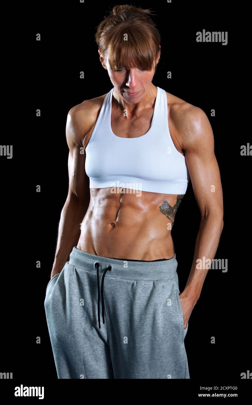 Mujer musculosa fotografías e imágenes de alta resolución - Alamy