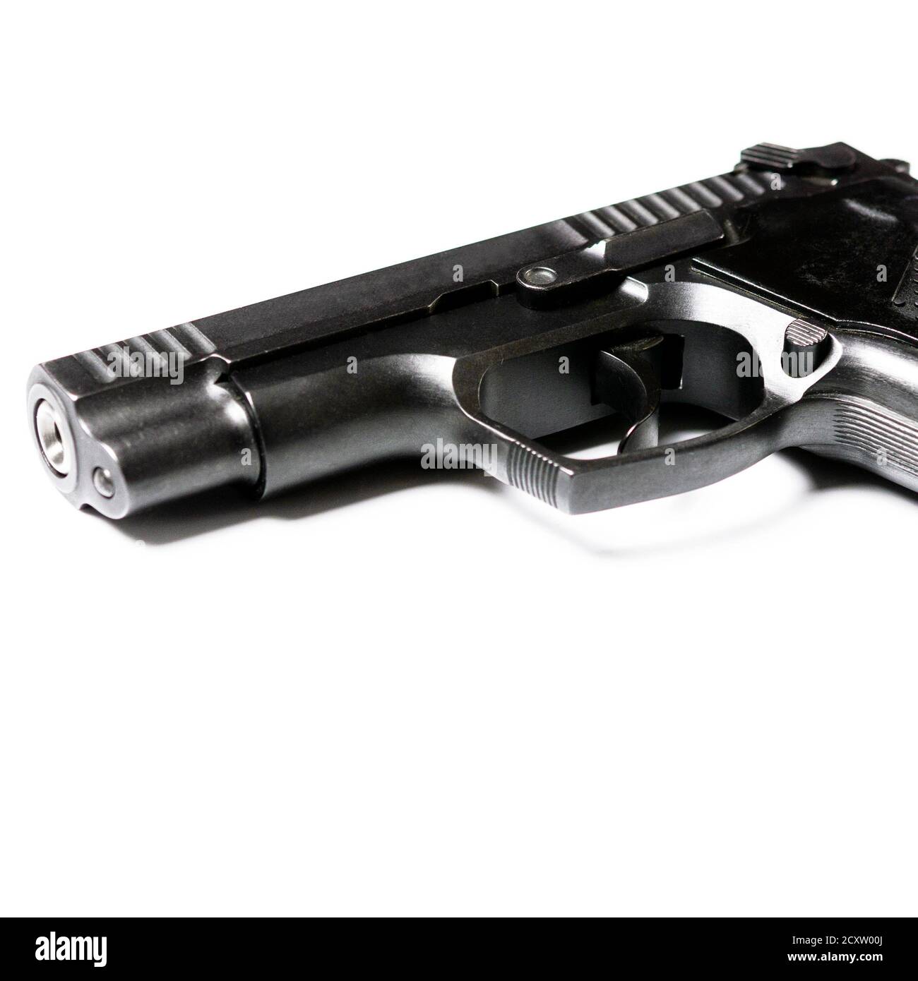 La Legalizacion De Las Armas Pistola Traumatica Negra Sobre Fondo Blanco Fotografia De Stock Alamy