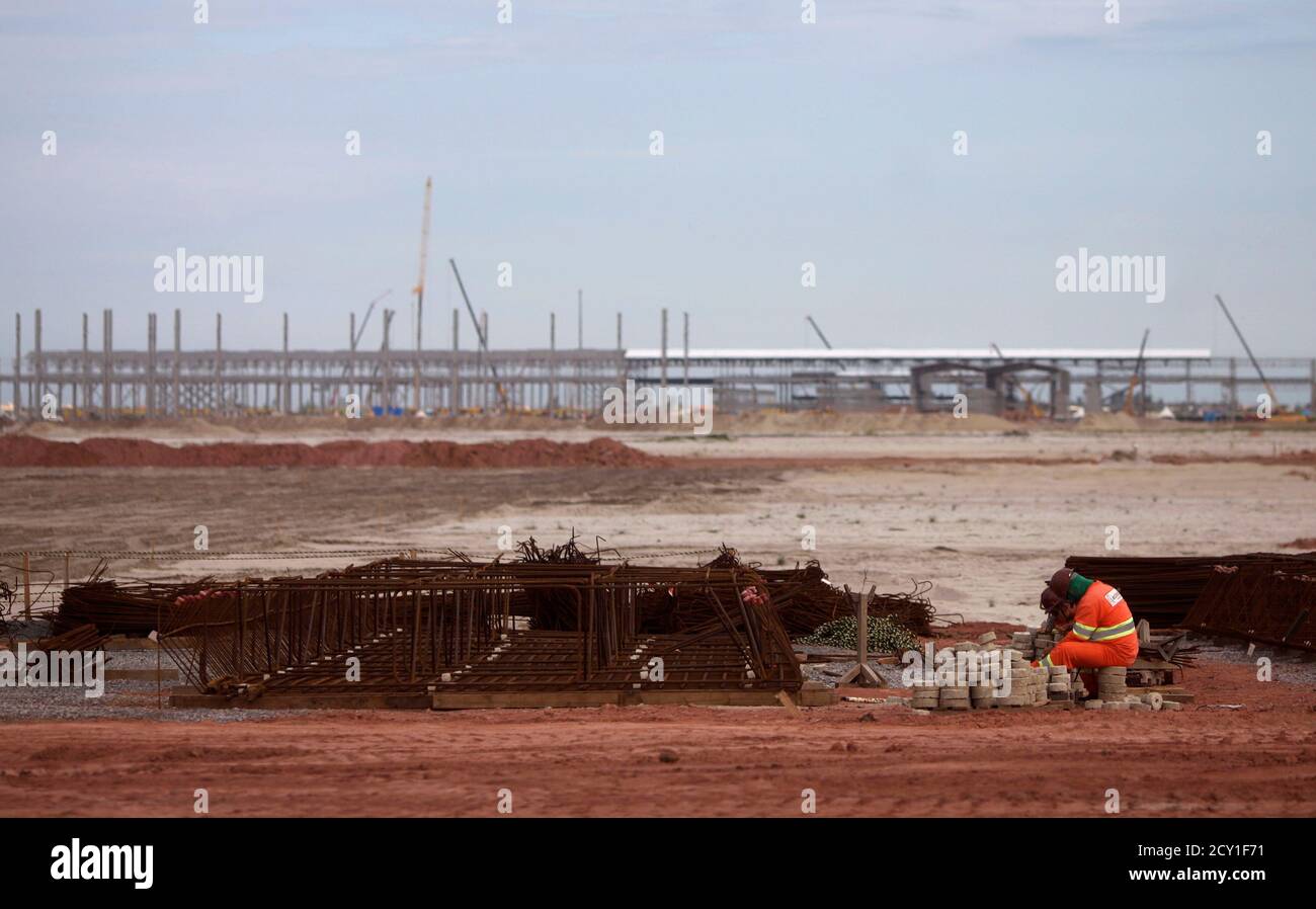 Workers are pictured at the construction of Port of Joao da Barra March 11, 2013. Workers extended a strike at the OSX Brasil SA shipyard at Brazil's Port
